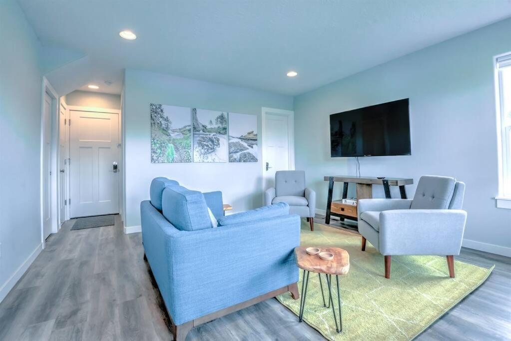 NEW Tri-Level Home with Ocean View&3 En-Suite Bedrooms! Depoe Bay Buitenkant foto