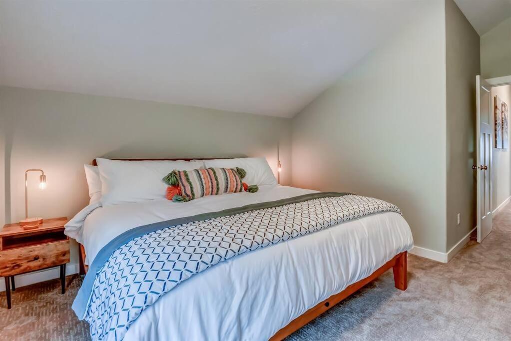 NEW Tri-Level Home with Ocean View&3 En-Suite Bedrooms! Depoe Bay Buitenkant foto