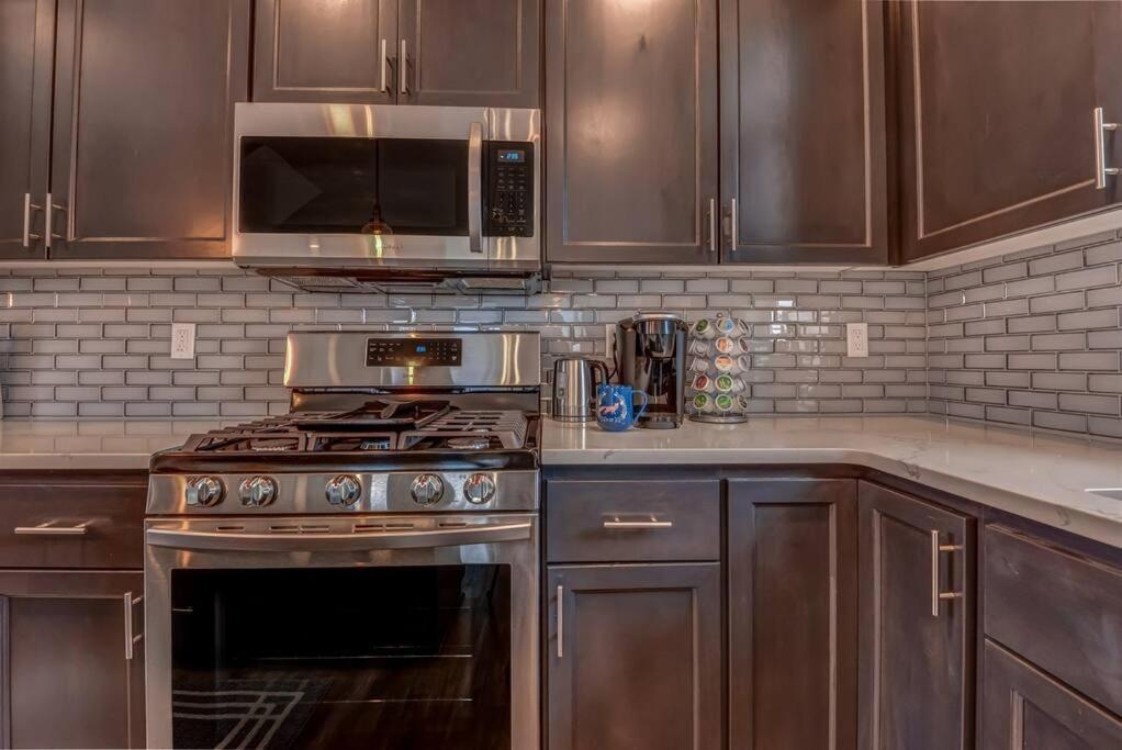 NEW Tri-Level Home with Ocean View&3 En-Suite Bedrooms! Depoe Bay Buitenkant foto
