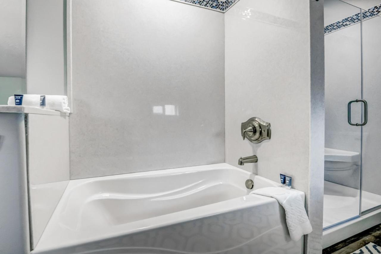 NEW Tri-Level Home with Ocean View&3 En-Suite Bedrooms! Depoe Bay Buitenkant foto
