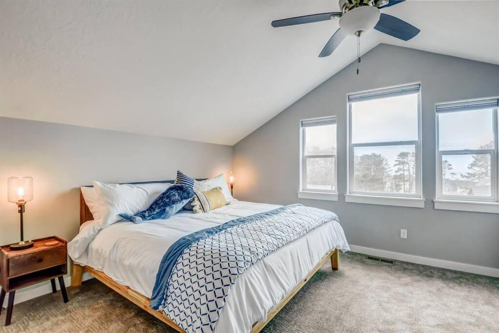 NEW Tri-Level Home with Ocean View&3 En-Suite Bedrooms! Depoe Bay Buitenkant foto