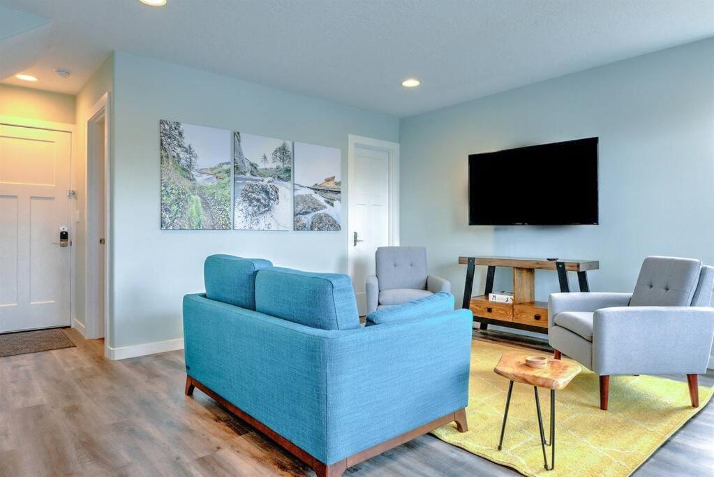 NEW Tri-Level Home with Ocean View&3 En-Suite Bedrooms! Depoe Bay Buitenkant foto
