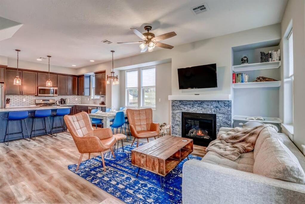NEW Tri-Level Home with Ocean View&3 En-Suite Bedrooms! Depoe Bay Buitenkant foto