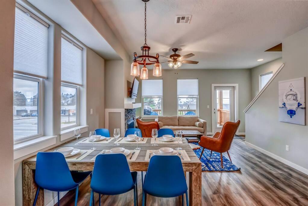 NEW Tri-Level Home with Ocean View&3 En-Suite Bedrooms! Depoe Bay Buitenkant foto
