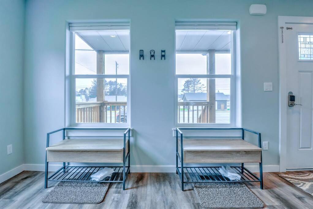 NEW Tri-Level Home with Ocean View&3 En-Suite Bedrooms! Depoe Bay Buitenkant foto