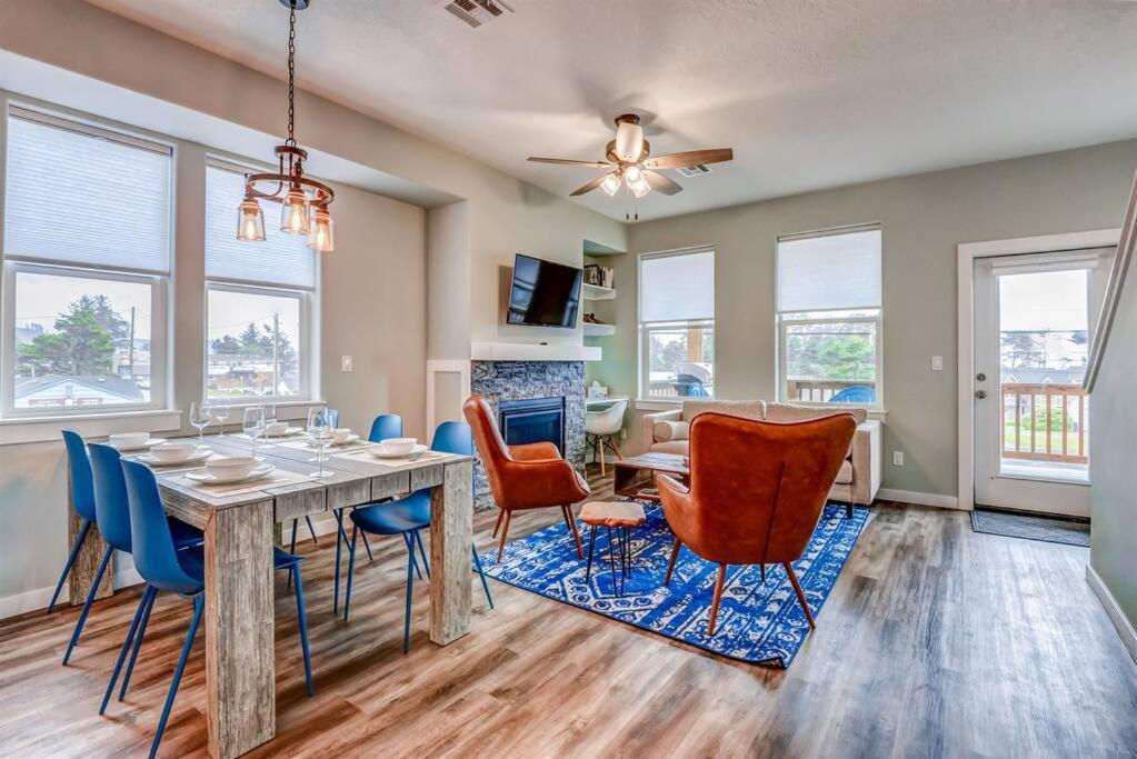 NEW Tri-Level Home with Ocean View&3 En-Suite Bedrooms! Depoe Bay Buitenkant foto